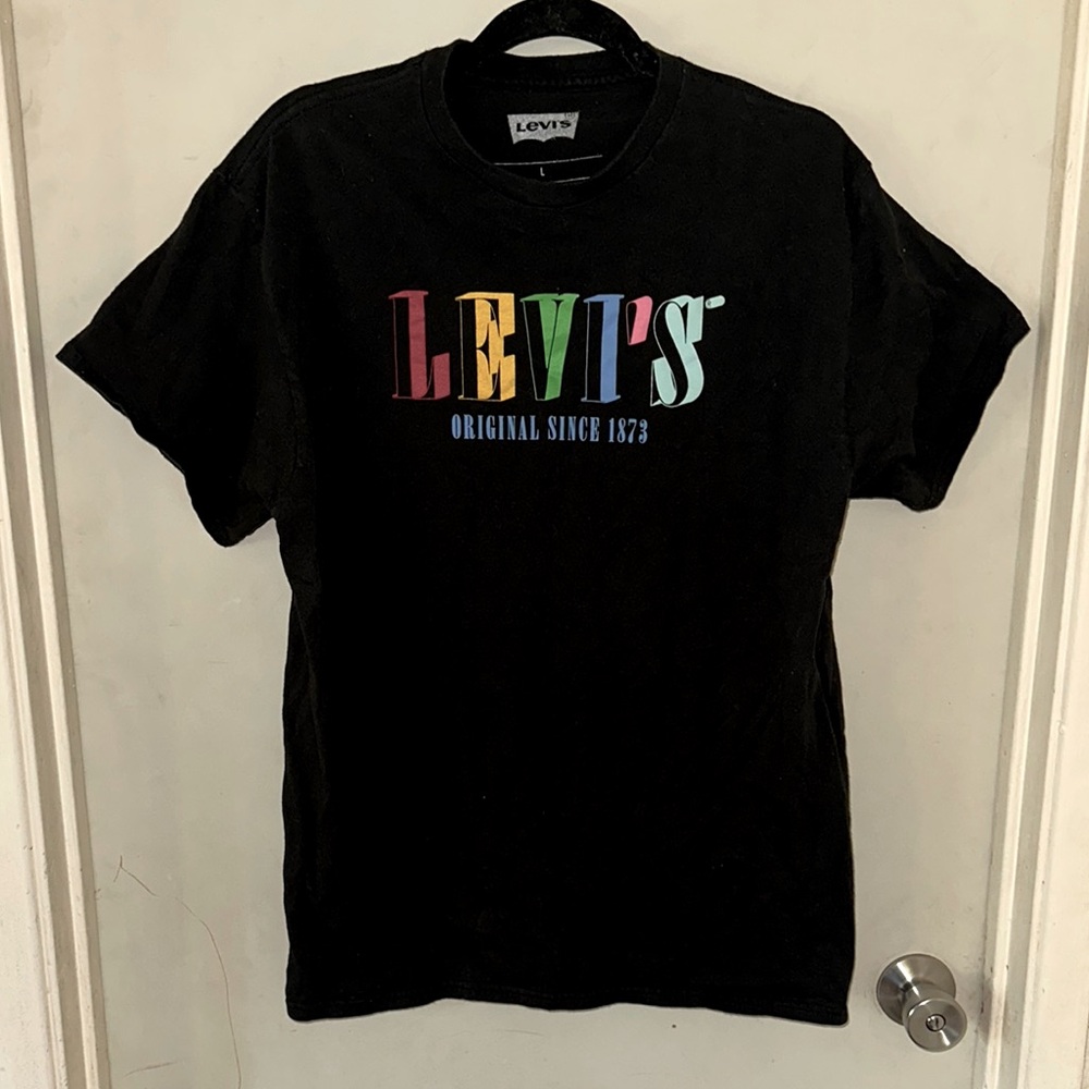 Levi’s graphic t-shirt